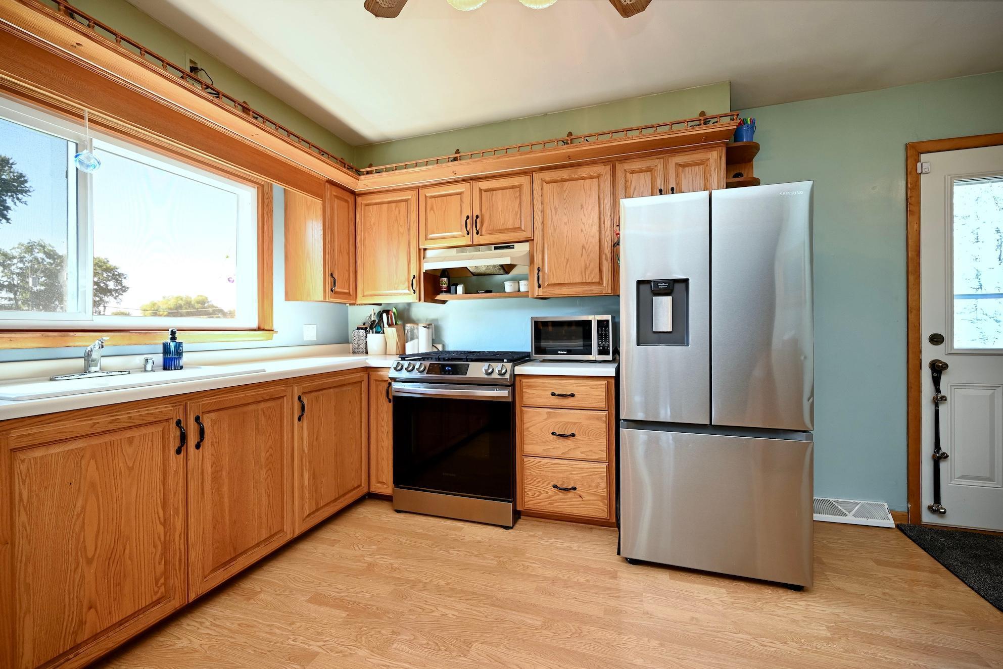 240 6th Street Southwest Plainview, MN 55964 - Photo 8 of 30