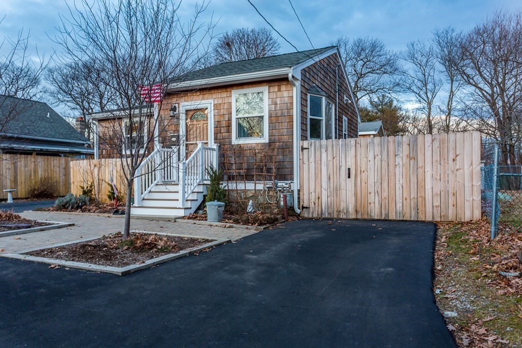 64 Overlook Road Weymouth, MA 02189 - Photo 3 of 19 Gallery Image 3