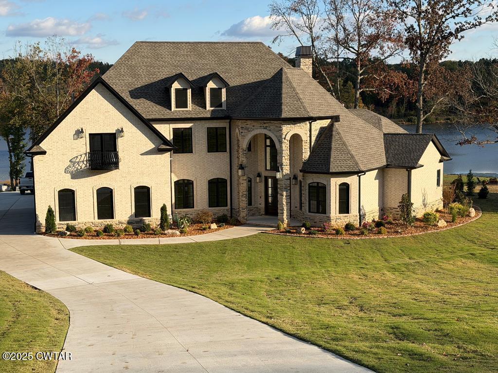 425 Shoreview Lane Huntingdon, TN 38344 - Photo 11 of 65 a front view of a house with swimming pool