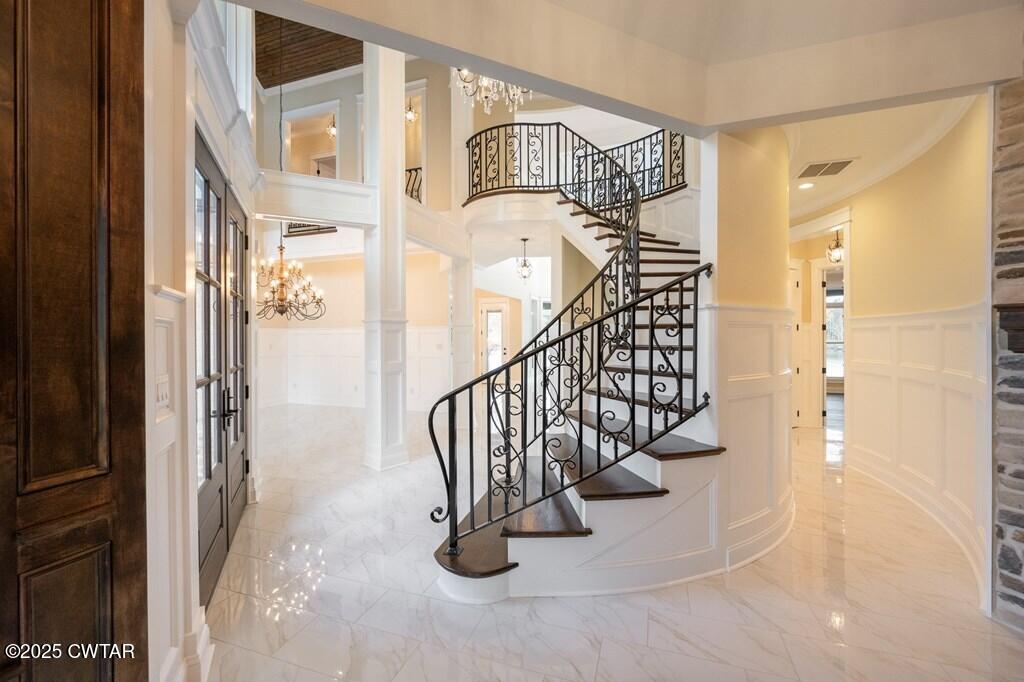 425 Shoreview Lane Huntingdon, TN 38344 - Photo 23 of 65 a view of entryway with a front door