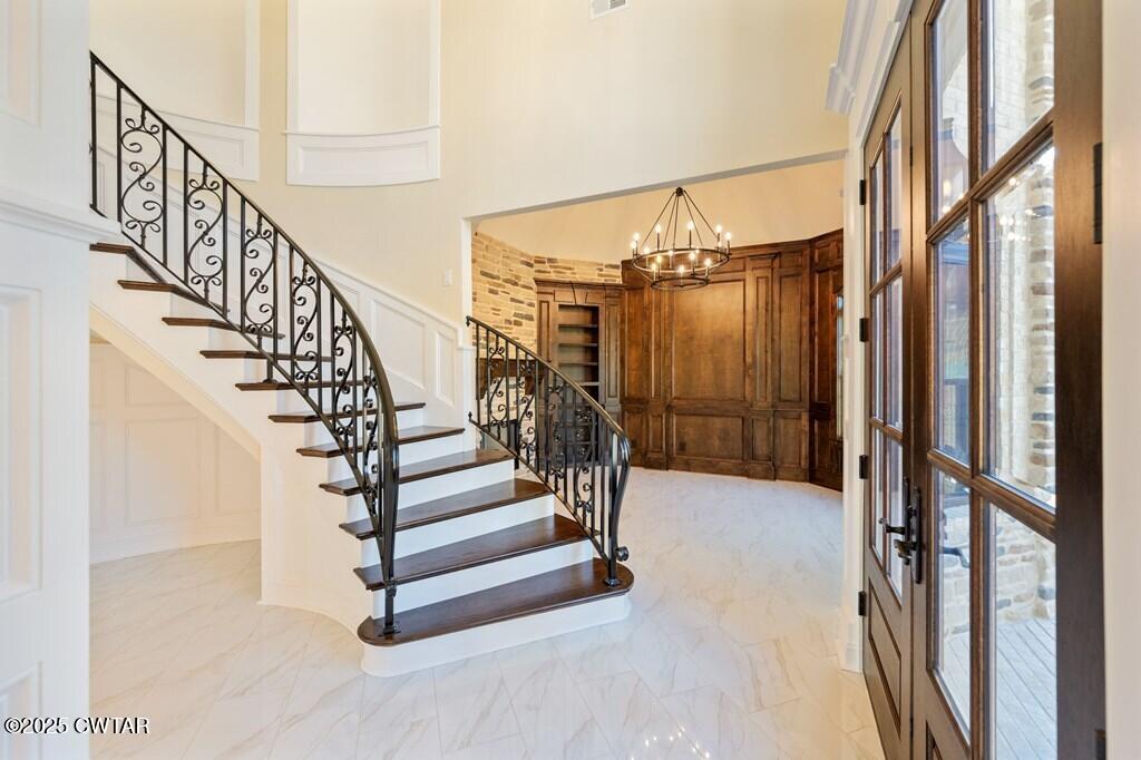 425 Shoreview Lane Huntingdon, TN 38344 - Photo 24 of 65 a view of entryway