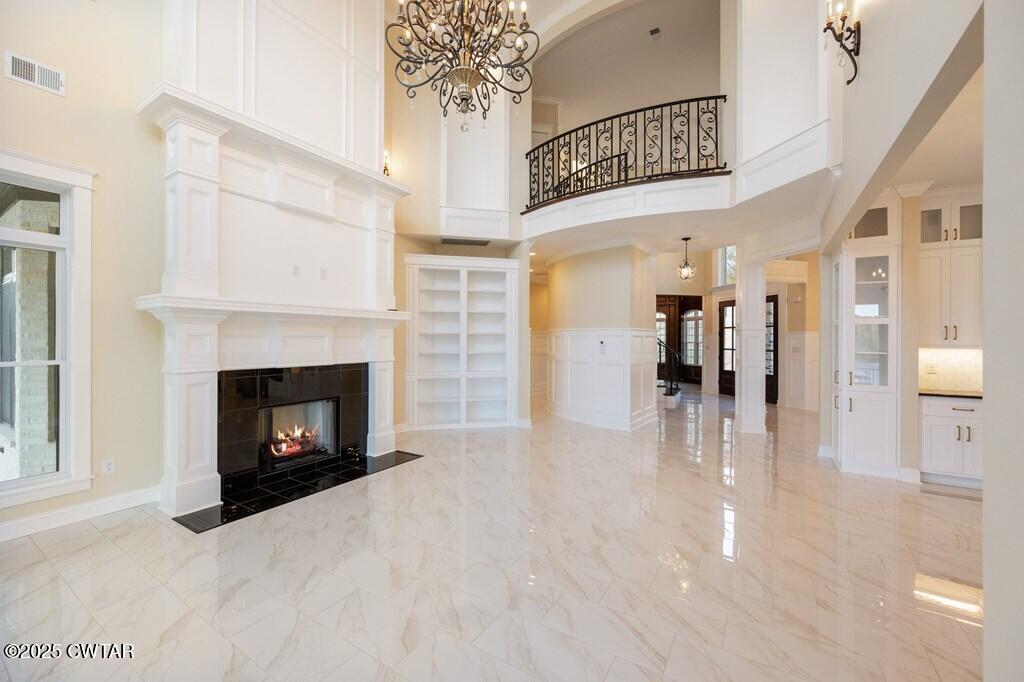425 Shoreview Lane Huntingdon, TN 38344 - Photo 28 of 65 a view of a livingroom with wooden floor and a fireplace