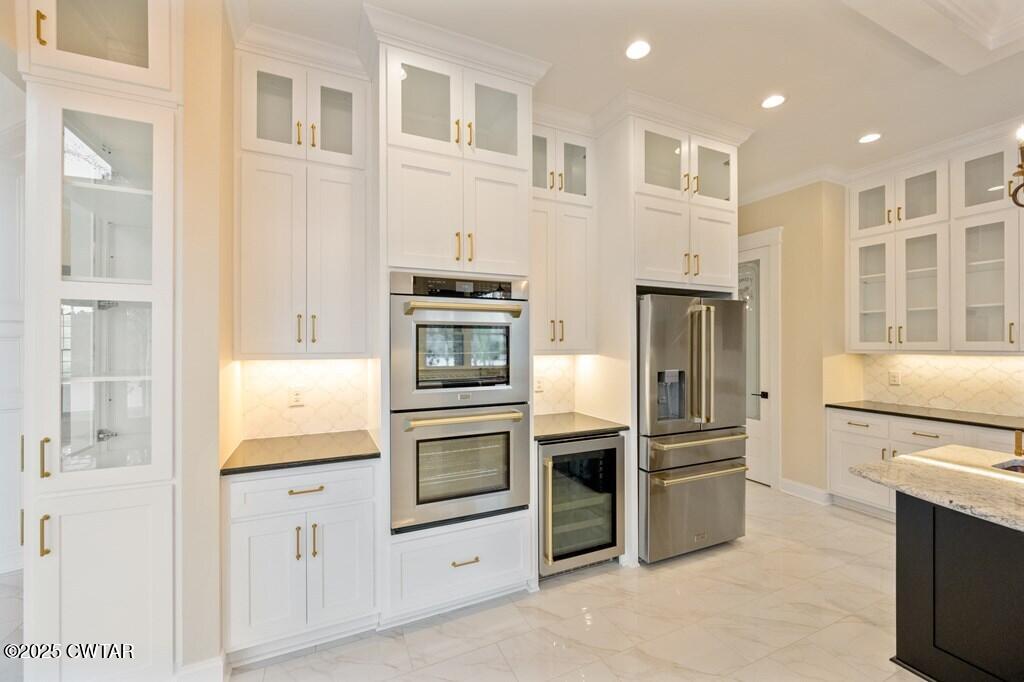 425 Shoreview Lane Huntingdon, TN 38344 - Photo 34 of 65 a kitchen with stainless steel appliances cabinets and stove