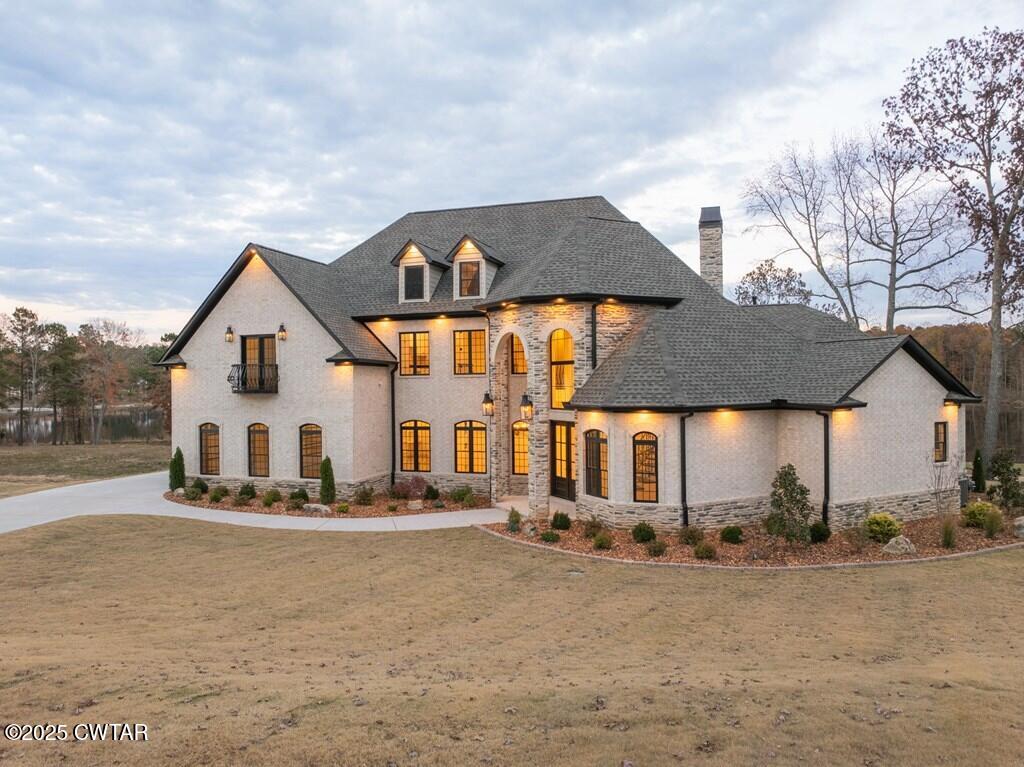 425 Shoreview Lane Huntingdon, TN 38344 - Photo 6 of 65 a front view of a house with a yard