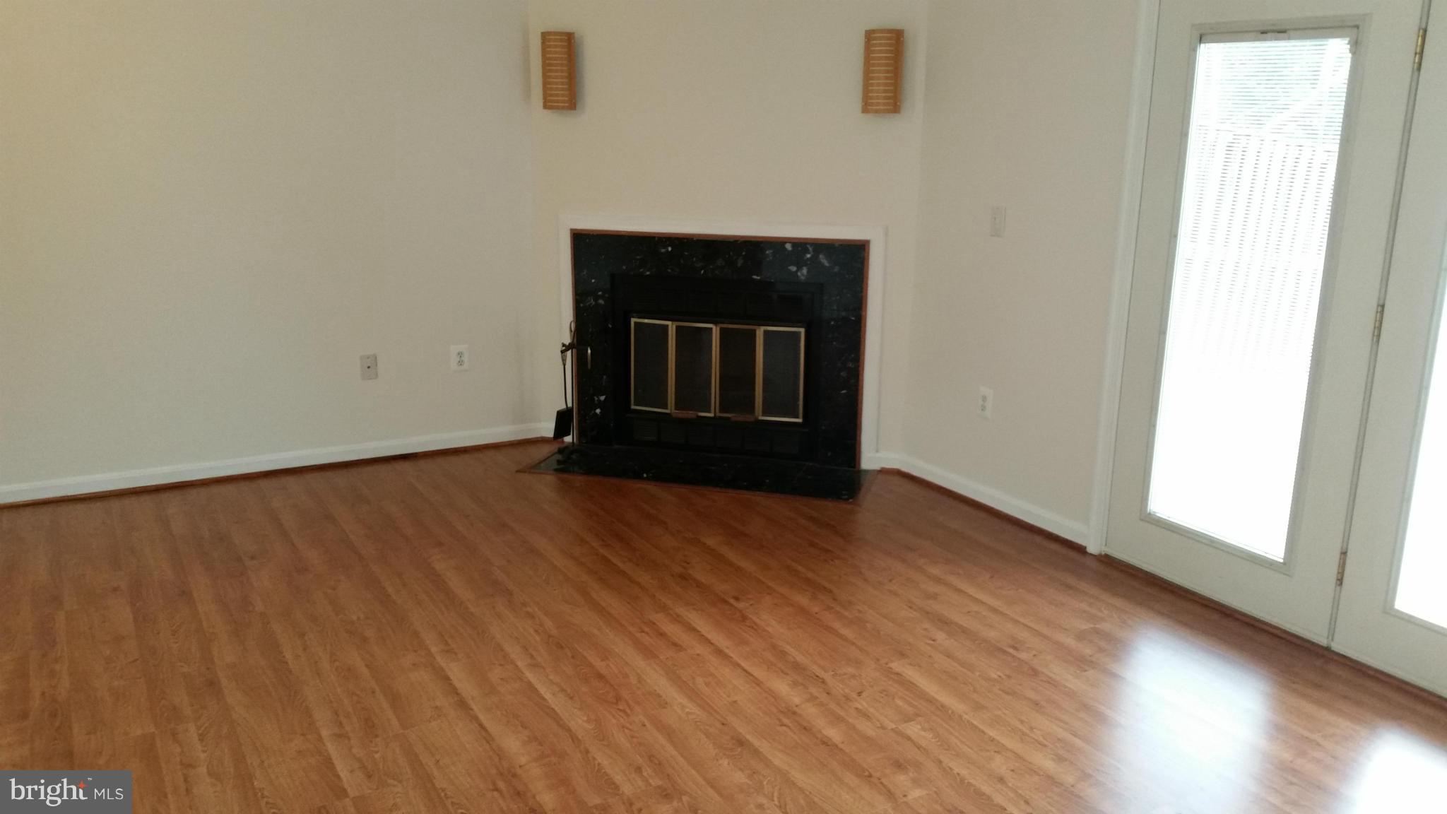 7782 Gateshead Lane Manassas, VA 20109 - Photo 2 of 9 Living Room