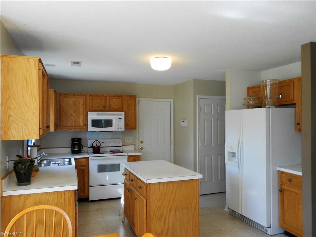 3724 Shadow Ridge Drive High Point, NC 27265 - Photo 2 of 14 Gallery Image 2