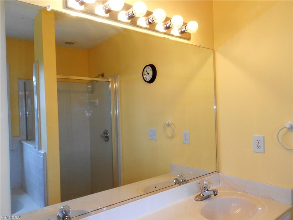 3724 Shadow Ridge Drive High Point, NC 27265 - Photo 10 of 14 Gallery Image 10