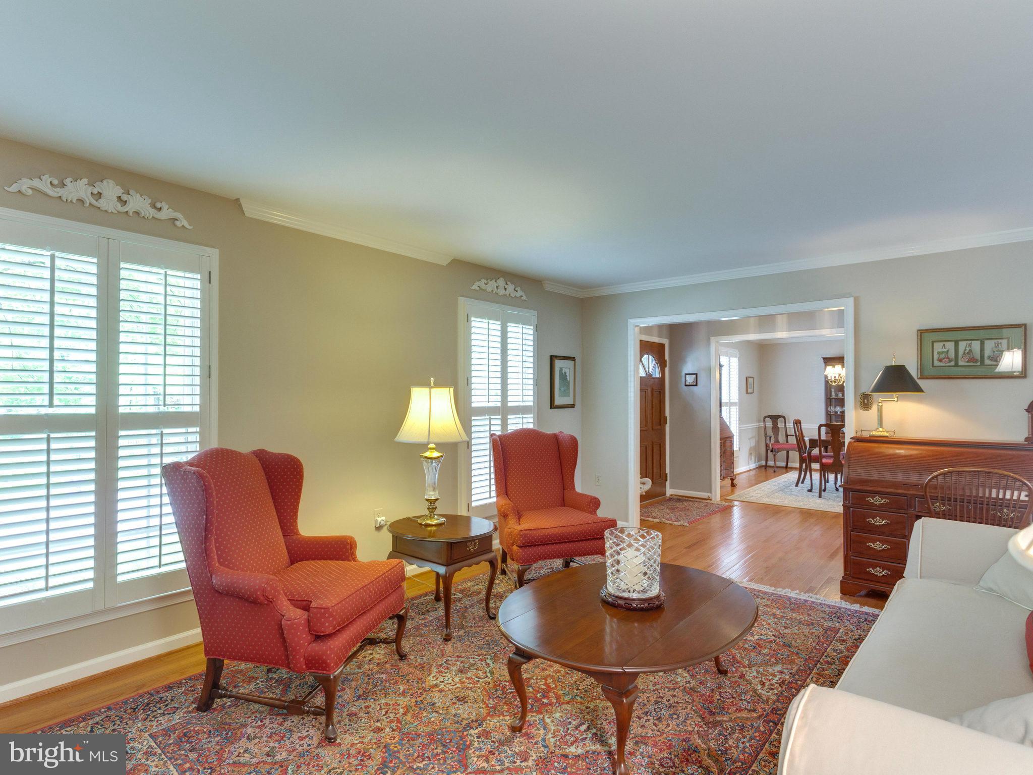 8235 Crown Court Road Alexandria, VA 22308 - Photo 4 of 26 Living Room
