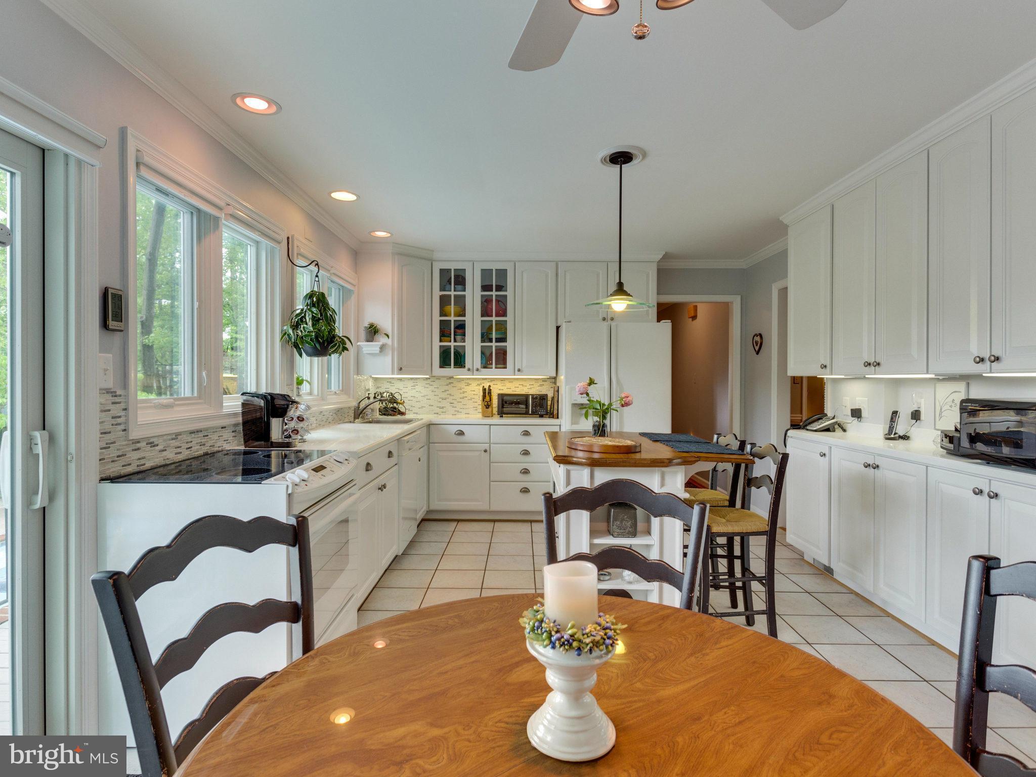 8235 Crown Court Road Alexandria, VA 22308 - Photo 6 of 26 Kitchen