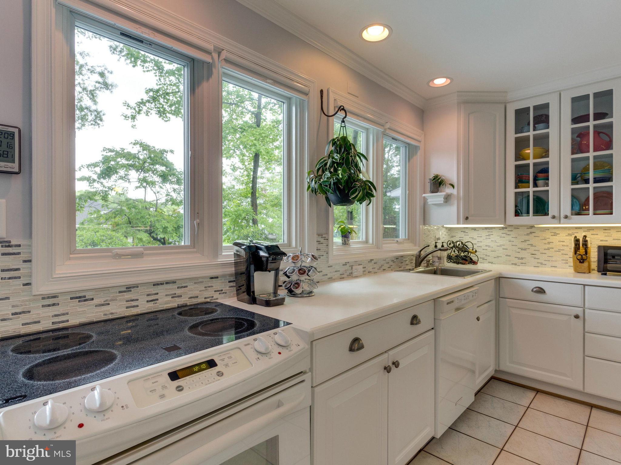 8235 Crown Court Road Alexandria, VA 22308 - Photo 8 of 26 Kitchen