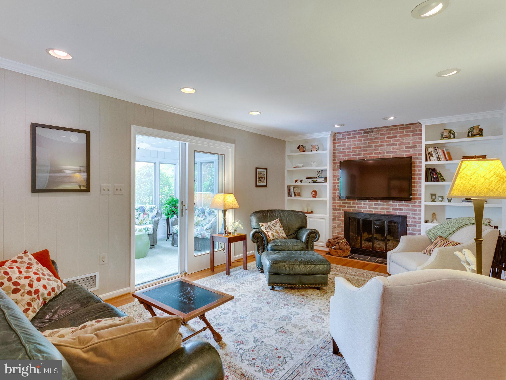 8235 Crown Court Road Alexandria, VA 22308 - Photo 9 of 26 Family Room
