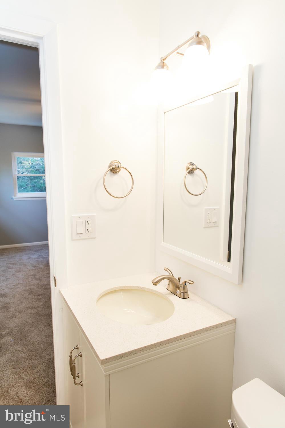 37 Robinson Road Severna Park, MD 21146 - Photo 12 of 25 Bath