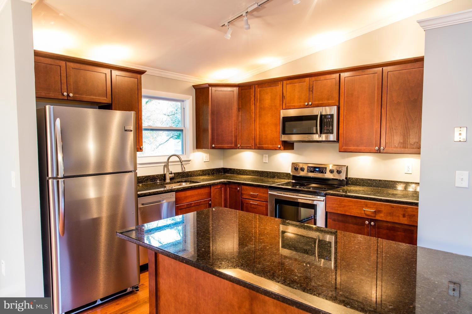 37 Robinson Road Severna Park, MD 21146 - Photo 7 of 25 Kitchen