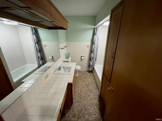 $420,000 | 207 Gilliam Drive, Warsaw, IN 46580