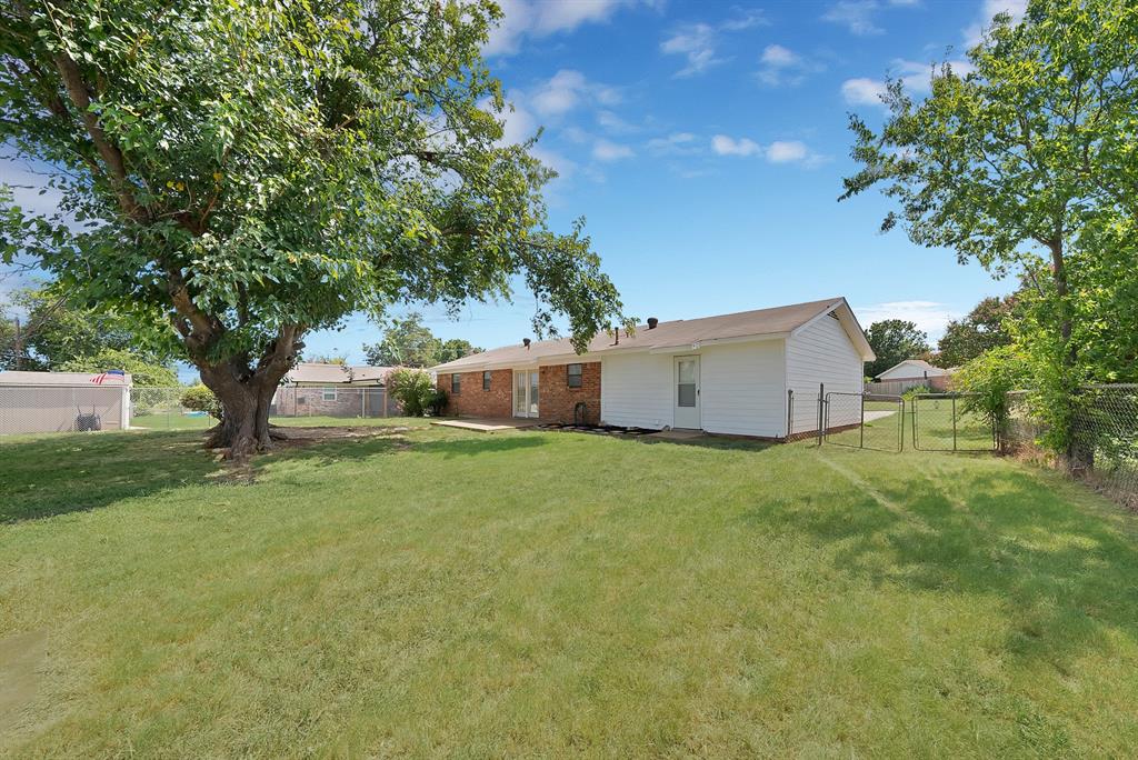 825 East Prairie View Road Crowley, TX 76036 - Photo 26 of 32 Gallery Image 26