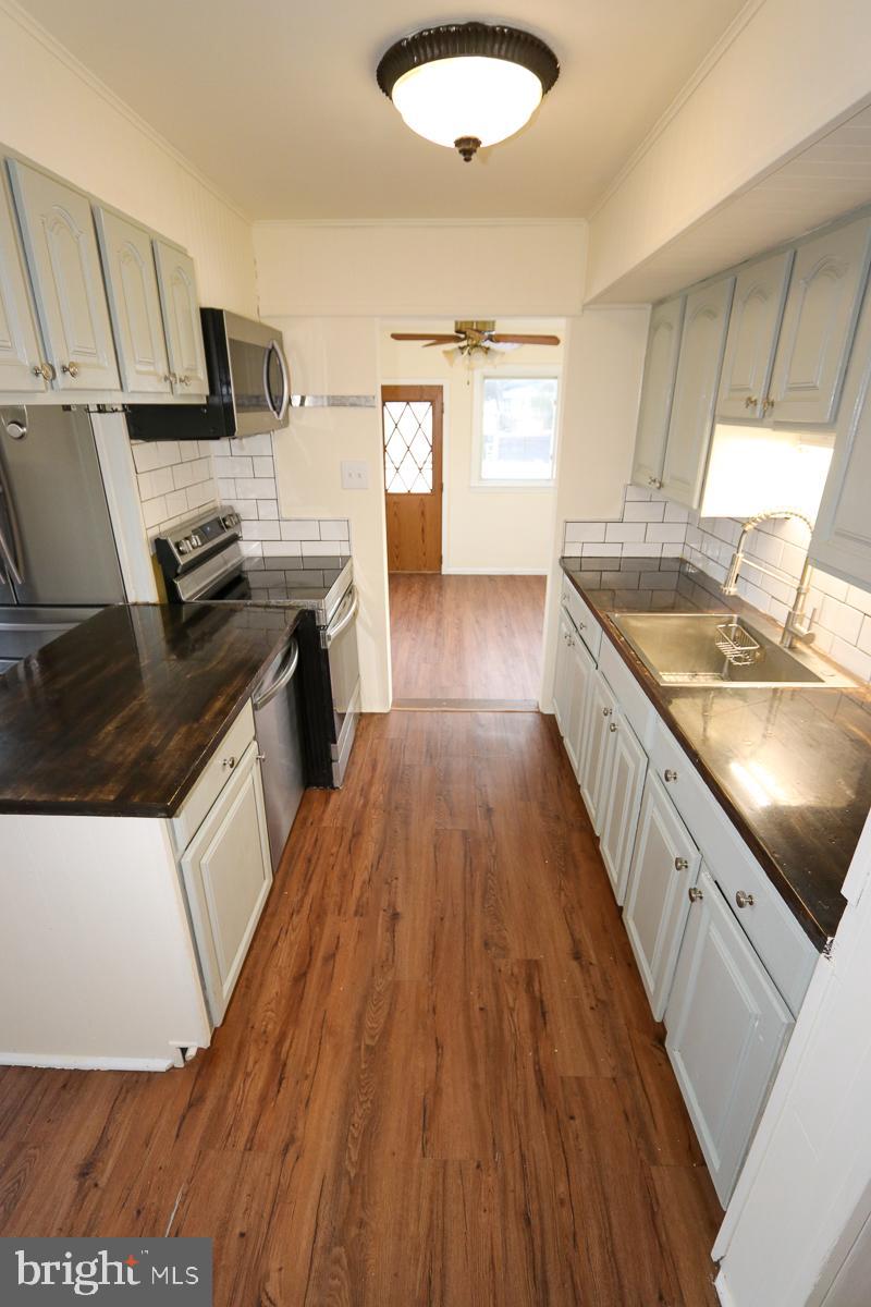 201 Castello Avenue Hatboro, PA 19040 - Photo 10 of 62 kitchen