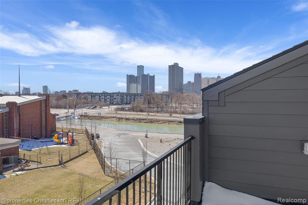 1041 Hampton Street, Unit 43 Detroit, MI 48236 - Photo 31 of 33