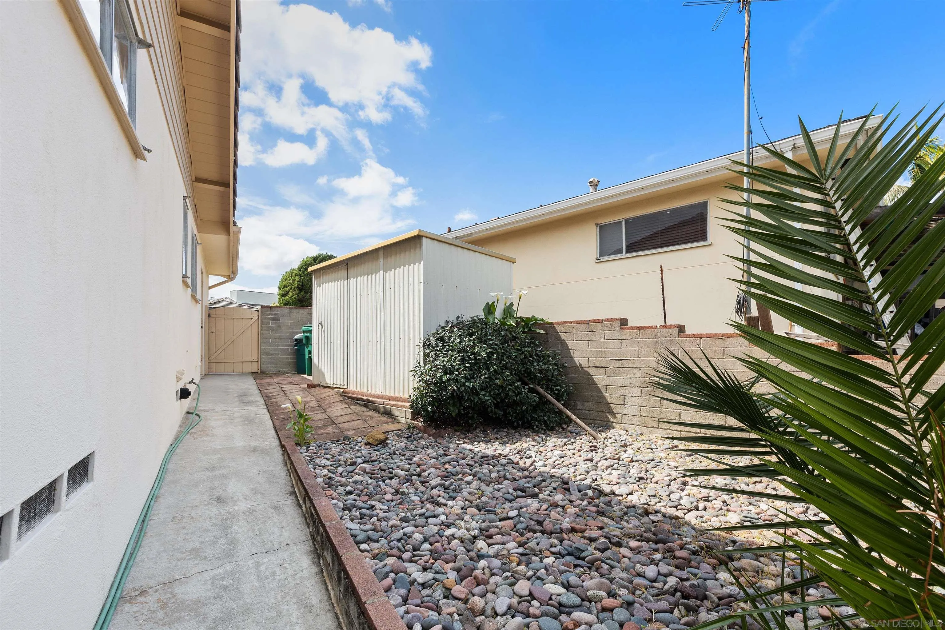 4552 Lucille Drive San Diego, CA 92115 - Photo 24 of 35 a backyard of a house