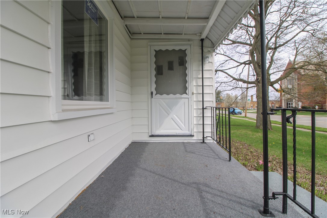 803 5th Street Struthers, OH 44471 - Photo 2 of 27