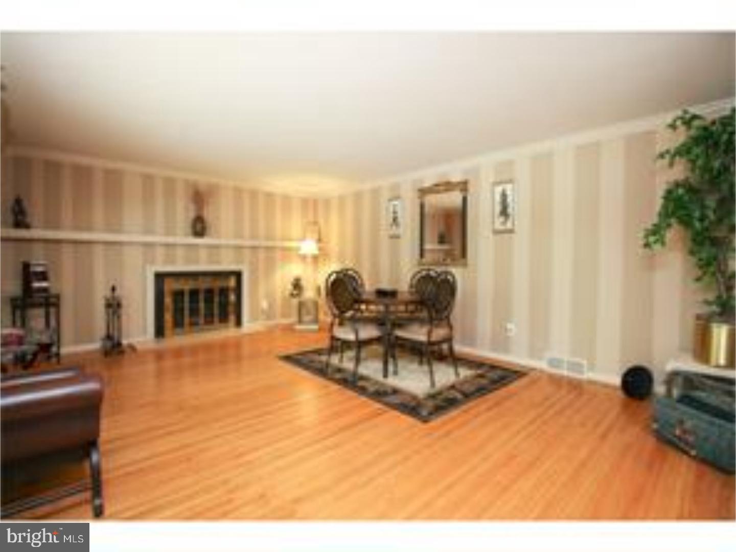 401 Covered Bridge Road Cherry Hill, NJ 08034 - Photo 4 of 13 Living Room