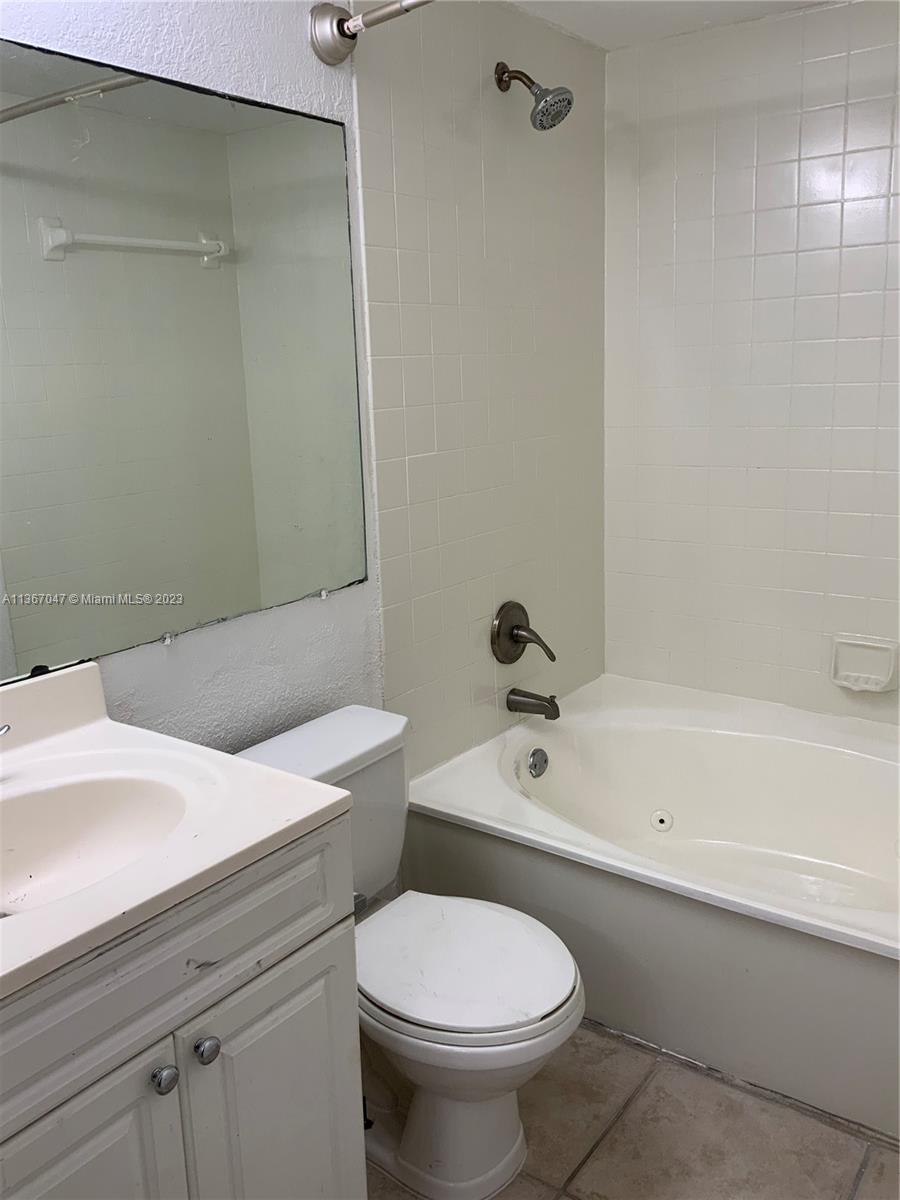 8110 Severn Drive, Unit C Boca Raton, FL 33433 - Photo 14 of 31 a bathroom with a toilet and a bathtub