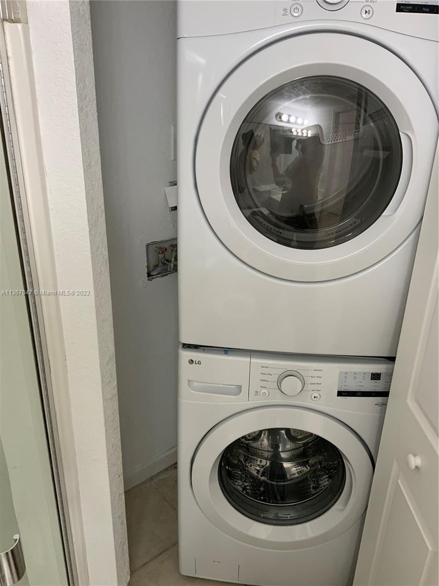 8110 Severn Drive, Unit C Boca Raton, FL 33433 - Photo 5 of 31 a utility room with dryer and washer
