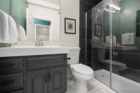 $325,000 | 10317 South Longwood Drive, Unit L2, Chicago, IL 60643