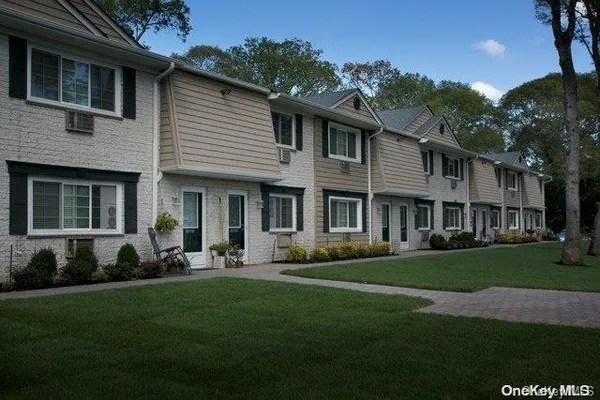 $2,915 | 1003 B Joyner Place, Unit 1003B, Coram, NY 11727