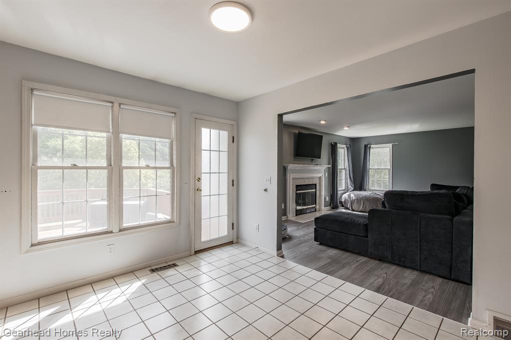 8088 Denton Hill Road Fenton, MI 48430 - Photo 11 of 56