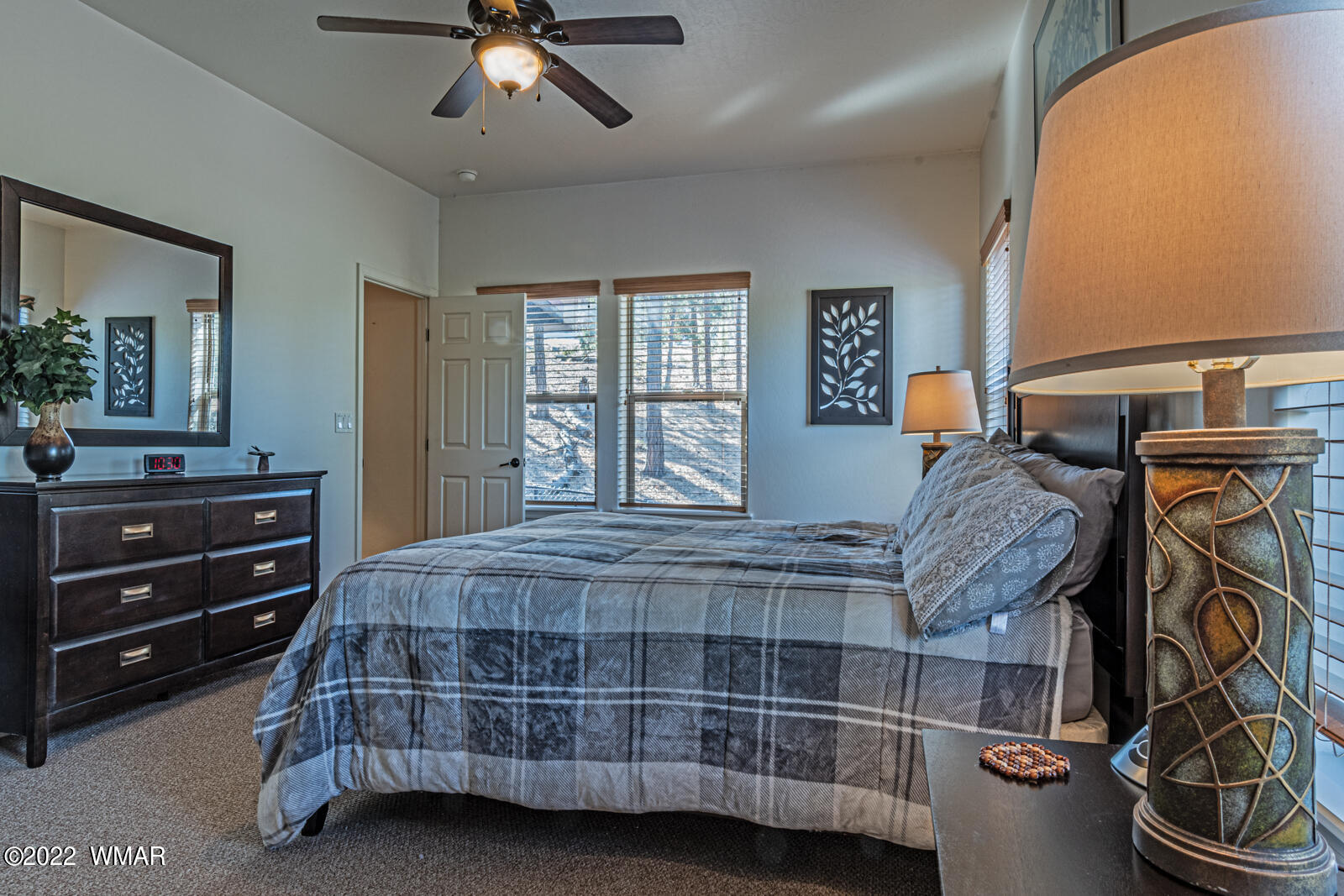 931 Cedar Ridge Run Show Low, AZ 85901 - Photo 13 of 20 a bedroom with a bed and a dresser