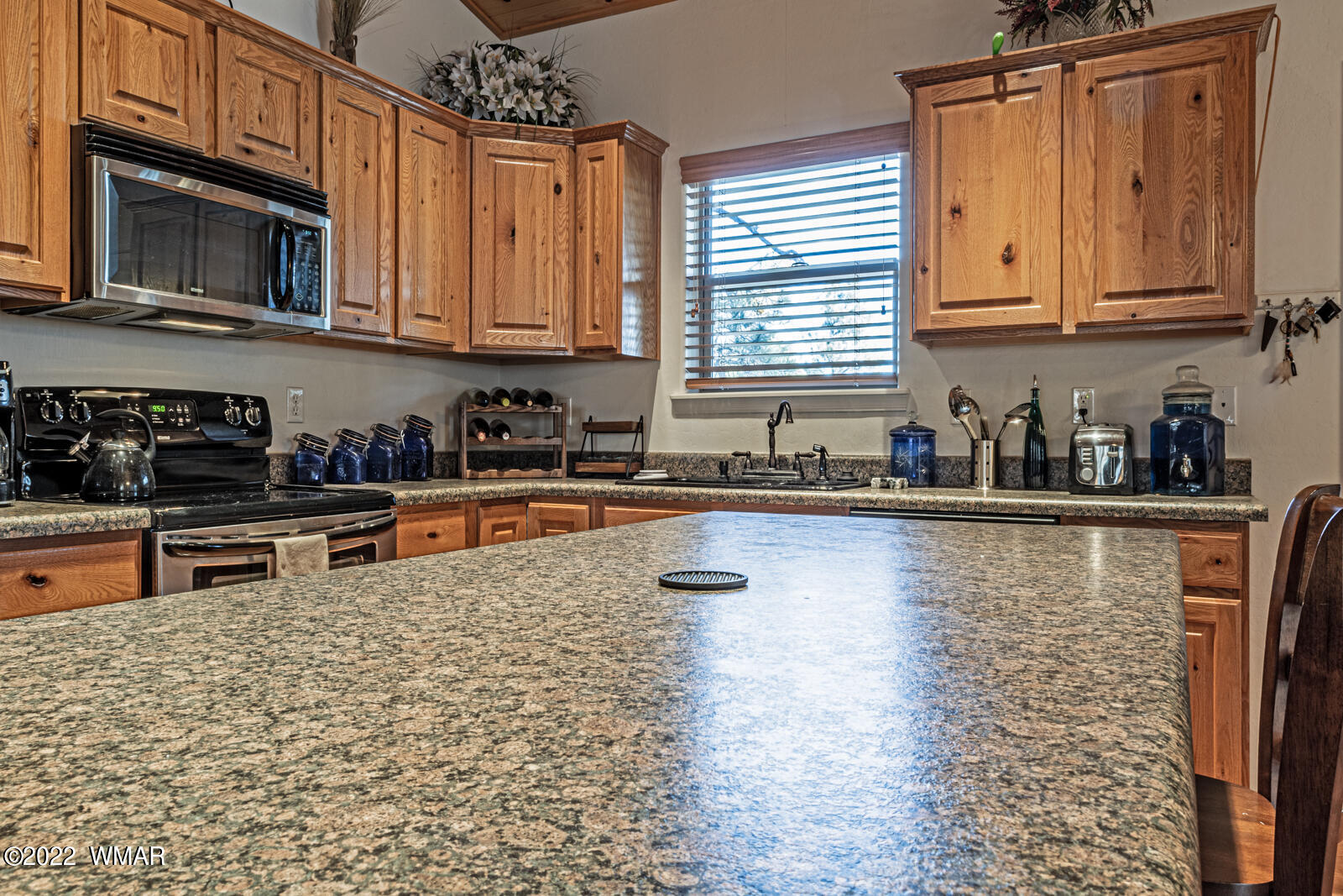 931 Cedar Ridge Run Show Low, AZ 85901 - Photo 9 of 20 a kitchen with stainless steel appliances granite countertop a stove a sink and a microwave