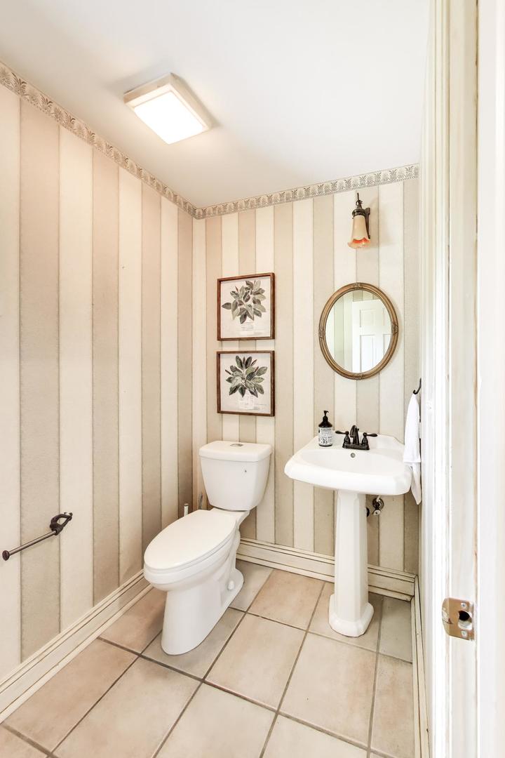 2074 Greenview Road Northbrook, IL 60062 - Photo 22 of 52 Gallery Image 22