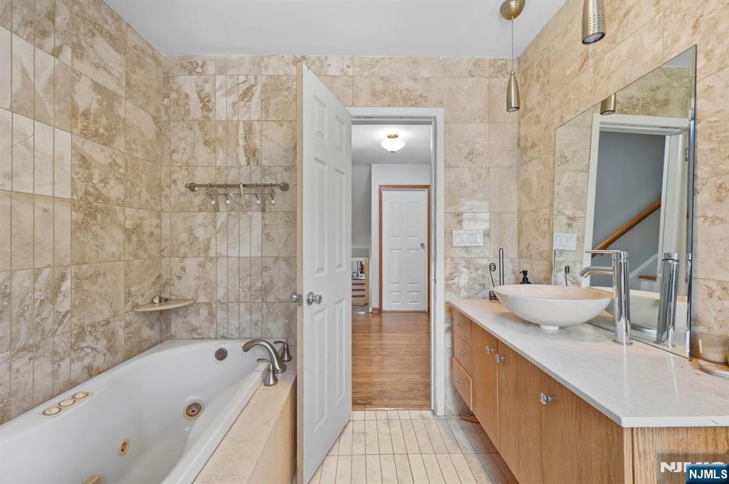 136 Van Buskirk Road Teaneck, NJ 07666 - Photo 22 of 49 Gallery Image 22