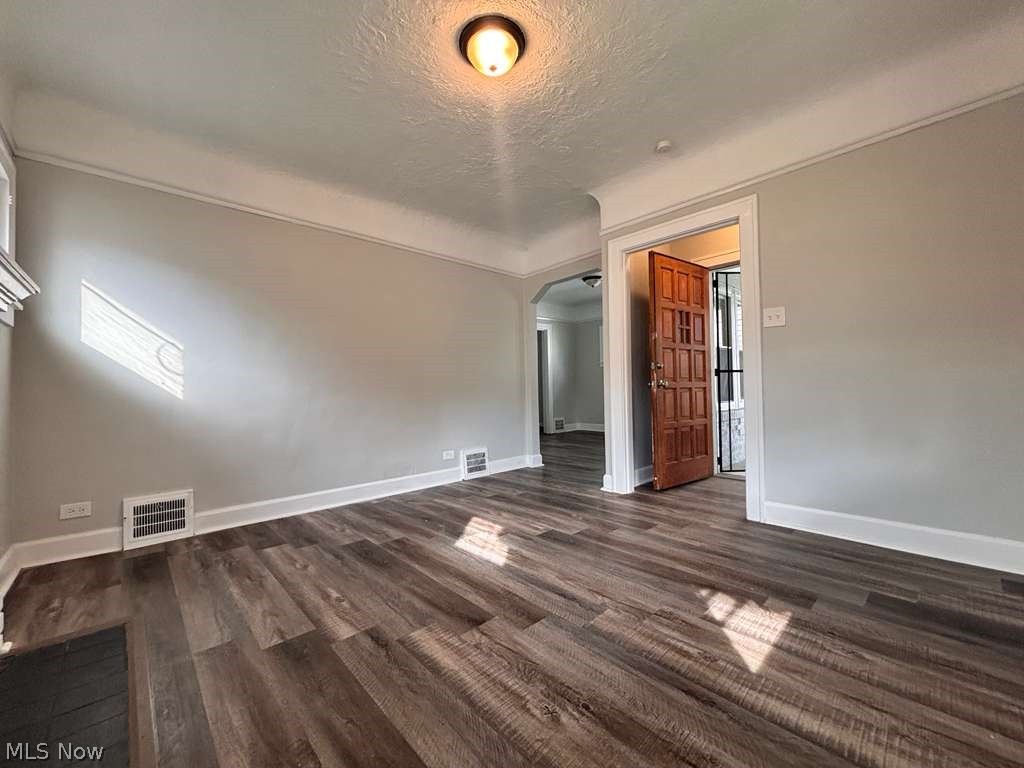 907 Rondel Road Cleveland, OH 44110 - Photo 3 of 26
