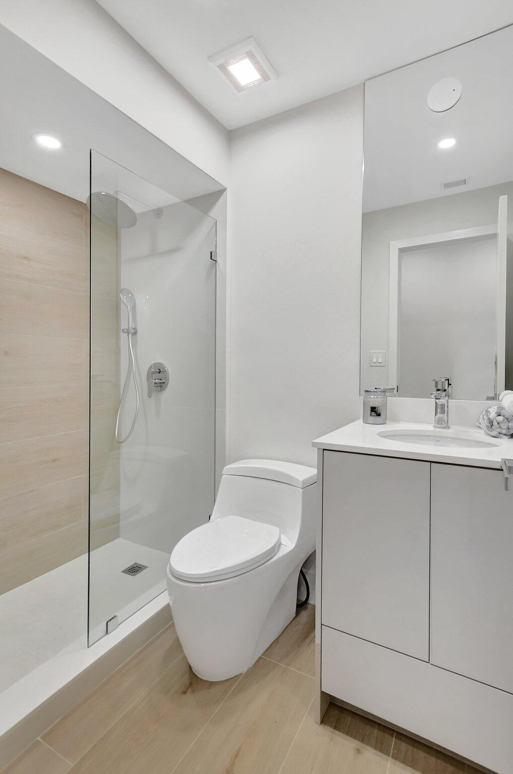 3805 Bridgewood Drive Boca Raton, FL 33434 - Photo 24 of 56 Guest Bath