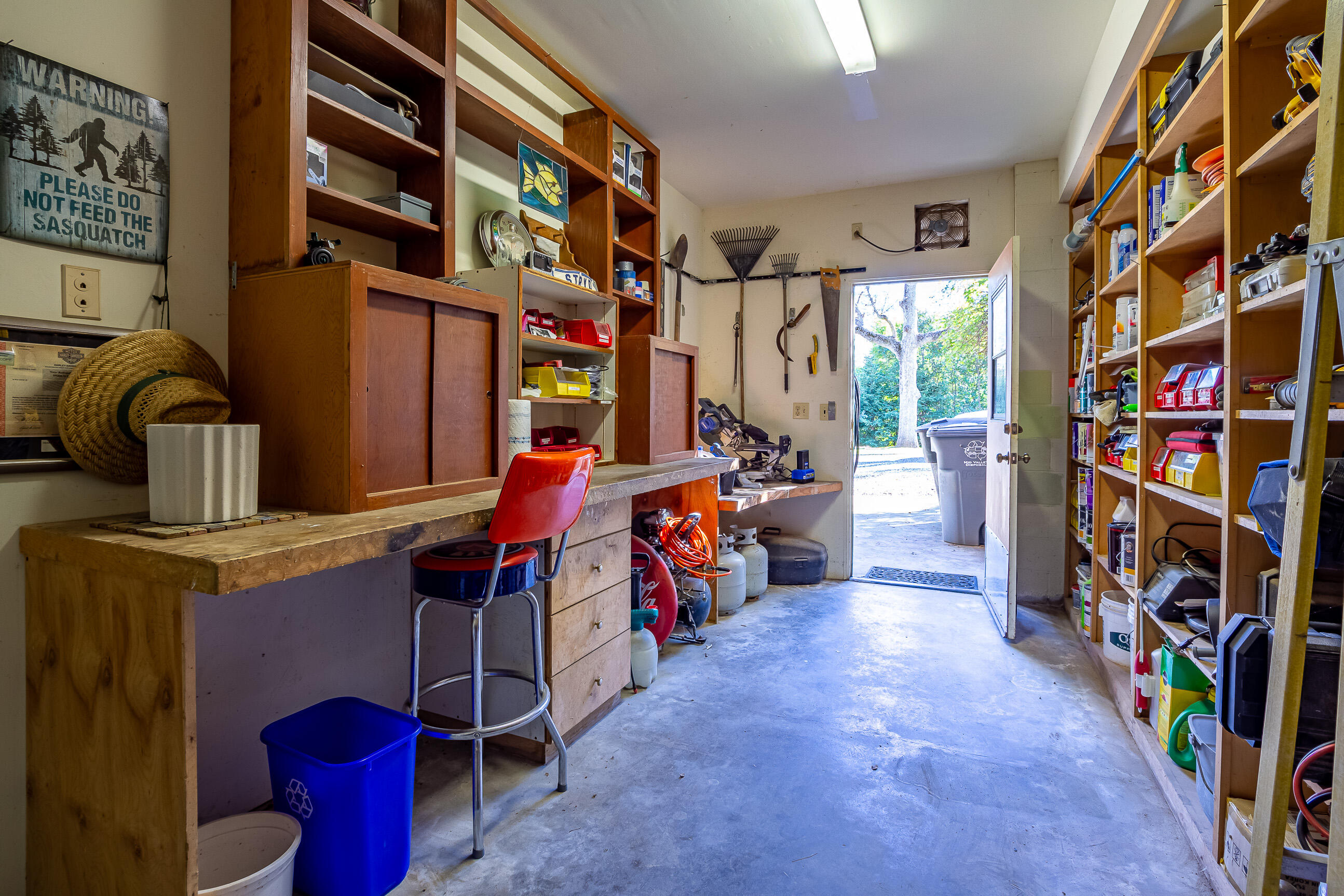 43355 Sierra Drive, Unit B Three Rivers, CA 93271 - Photo 60 of 61 workshop