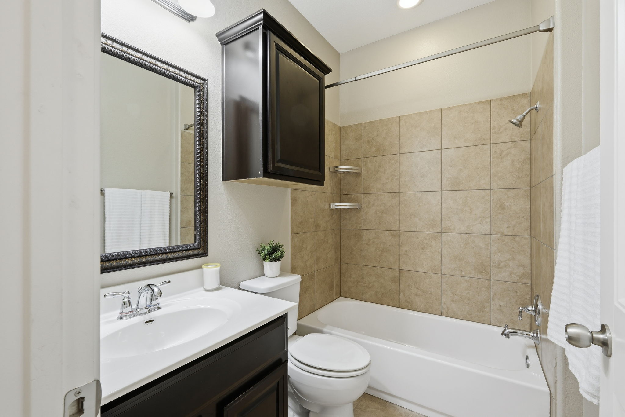 14001 Avery Ranch Boulevard, Unit 602 Austin, TX 78717 - Photo 20 of 39 Full guest bathroom with vanity and shower / washtub combination