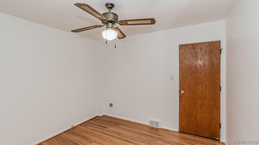 1295 Columbia Road Berkley, MI 48072 - Photo 19 of 53