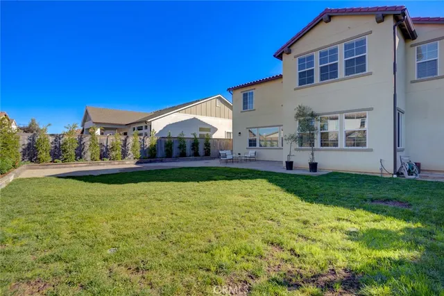 a view of a house with a backyard