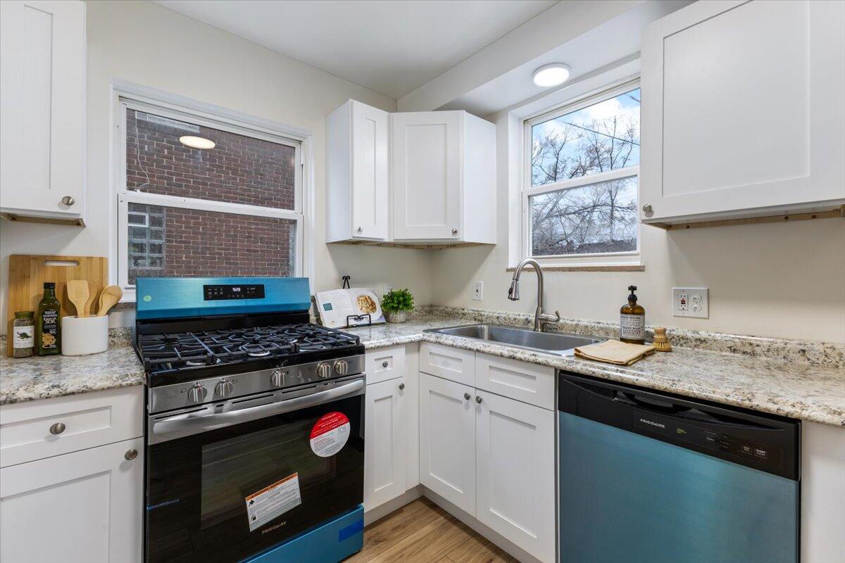 11059 Lakepointe Street Detroit, MI 48224 - Photo 9 of 29 14-IMG_1477