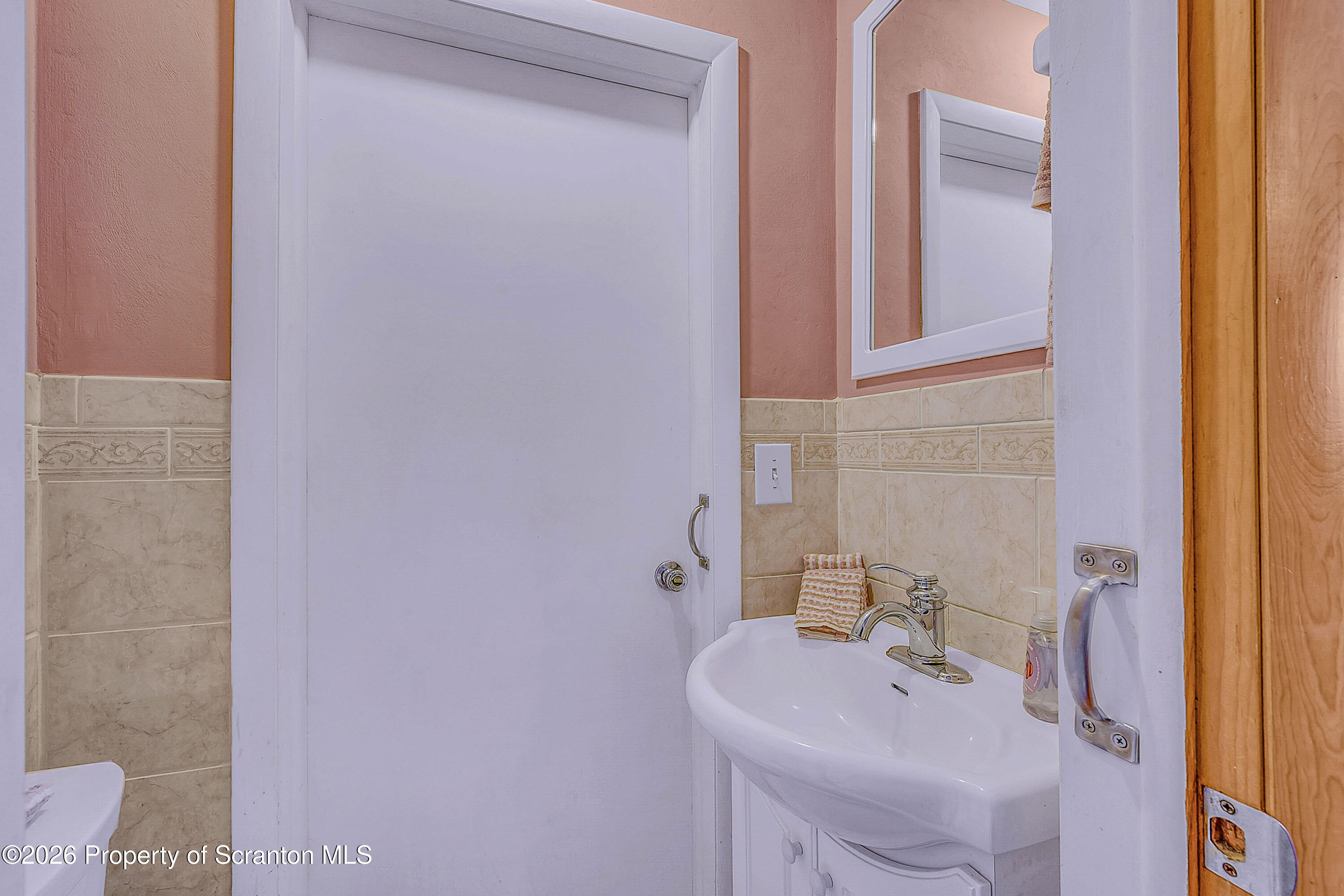 108 West Mountain Road Scranton, PA 18504 - Photo 15 of 52 Bath