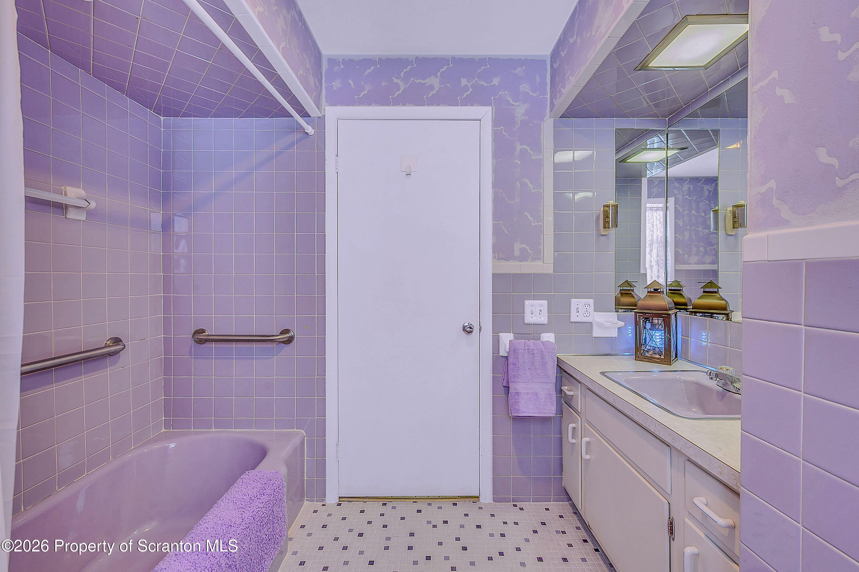 108 West Mountain Road Scranton, PA 18504 - Photo 25 of 52 Full Bathroom