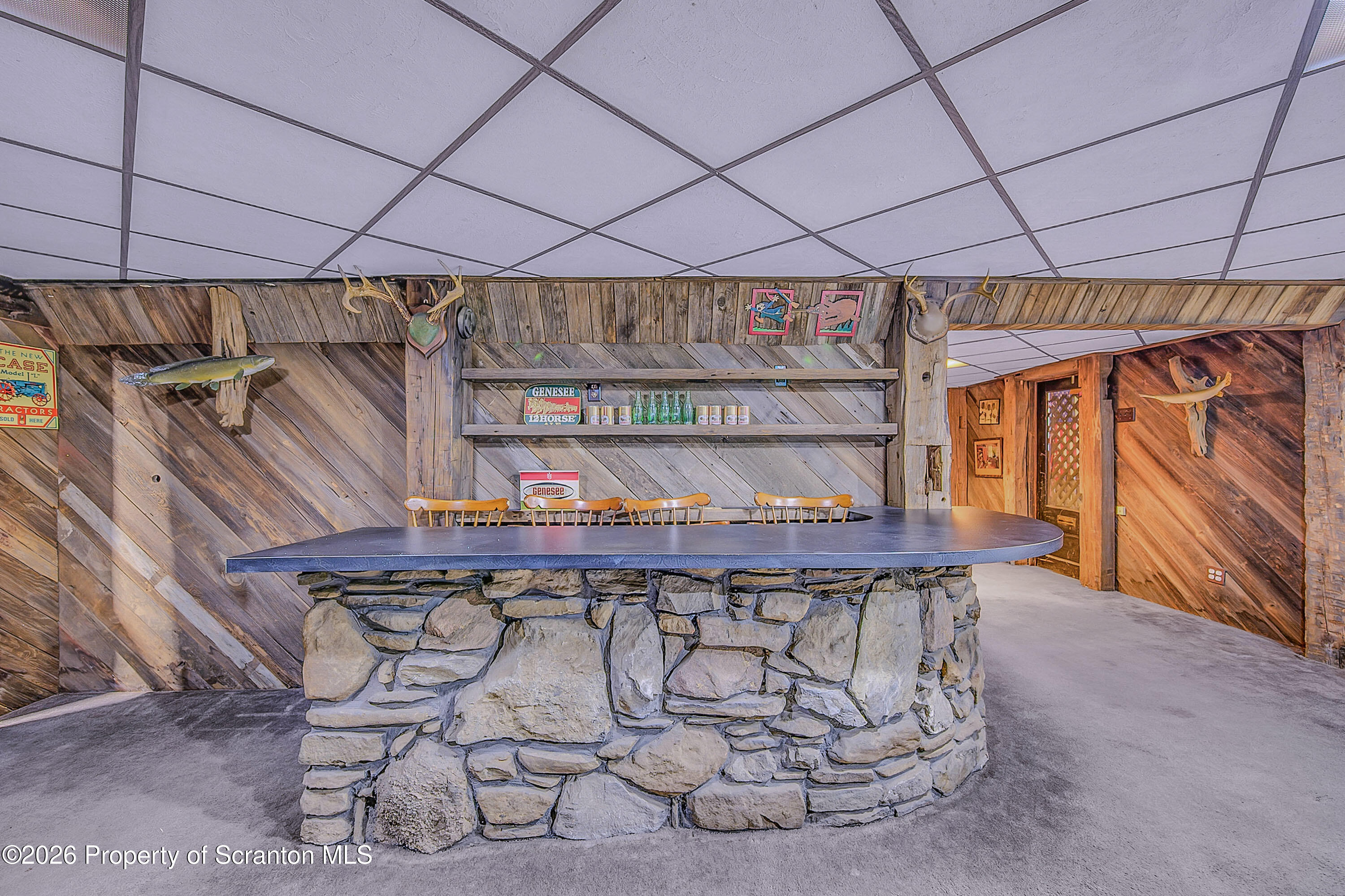 108 West Mountain Road Scranton, PA 18504 - Photo 30 of 52 Bar