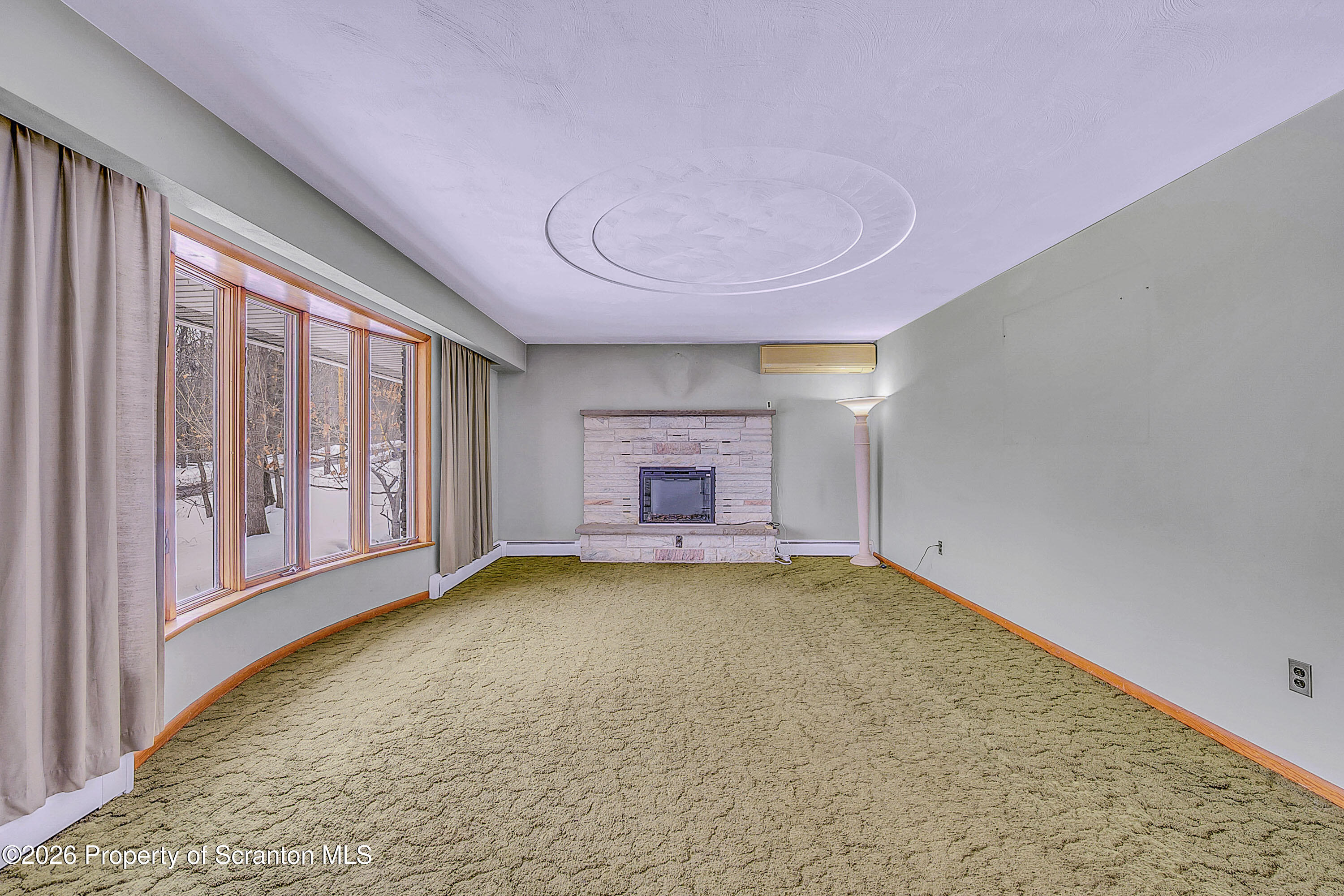 108 West Mountain Road Scranton, PA 18504 - Photo 5 of 52 Living Room