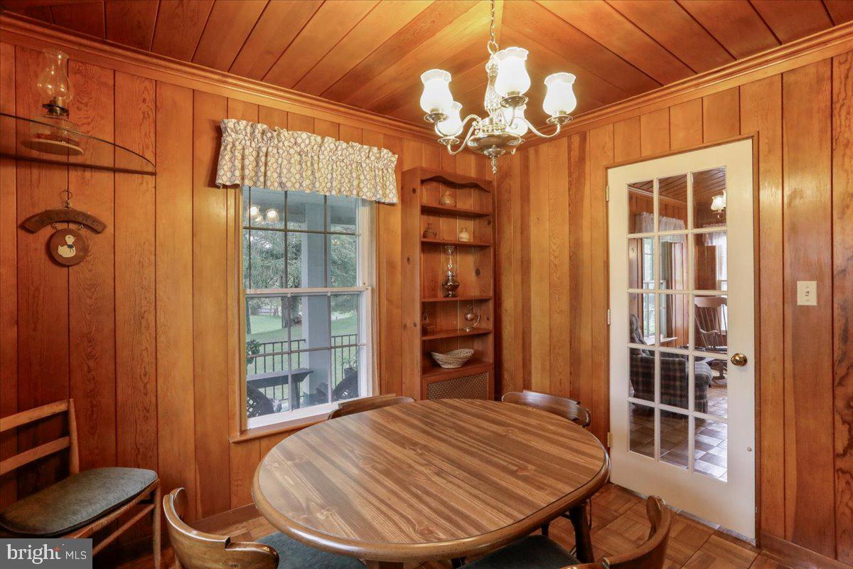 12465 Supinlick Ridge Road Edinburg, VA 22824 - Photo 34 of 76 Dining room w/built ins