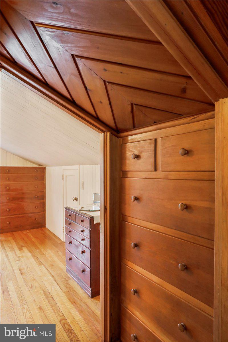12465 Supinlick Ridge Road Edinburg, VA 22824 - Photo 45 of 76 built ins at top of stairs