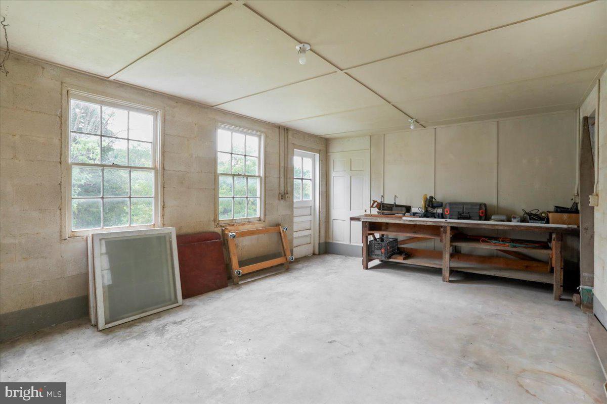 12465 Supinlick Ridge Road Edinburg, VA 22824 - Photo 73 of 76 Barn