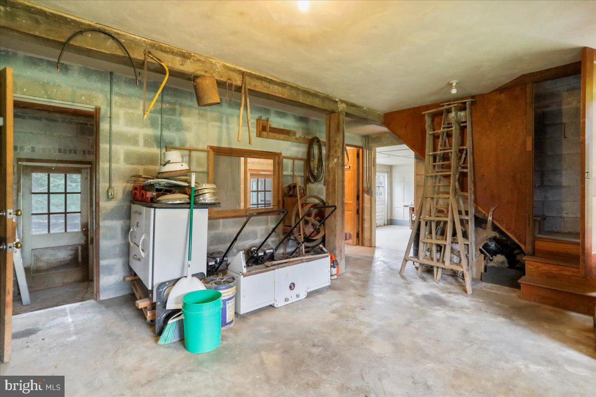 12465 Supinlick Ridge Road Edinburg, VA 22824 - Photo 75 of 76 Barn