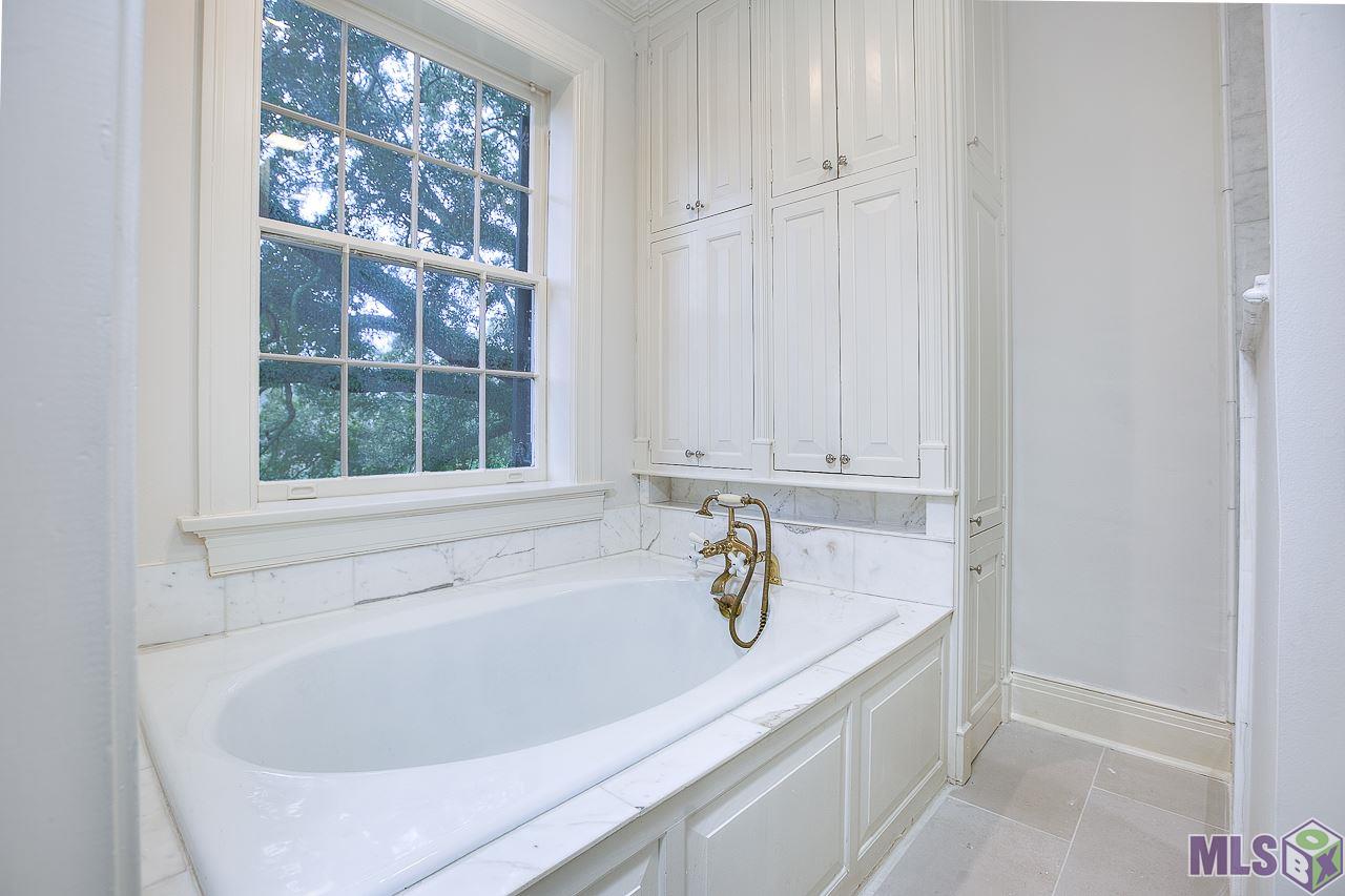 4756 Highland Road Baton Rouge, LA 70808 - Photo 23 of 42 Master Bath Soaking Tub