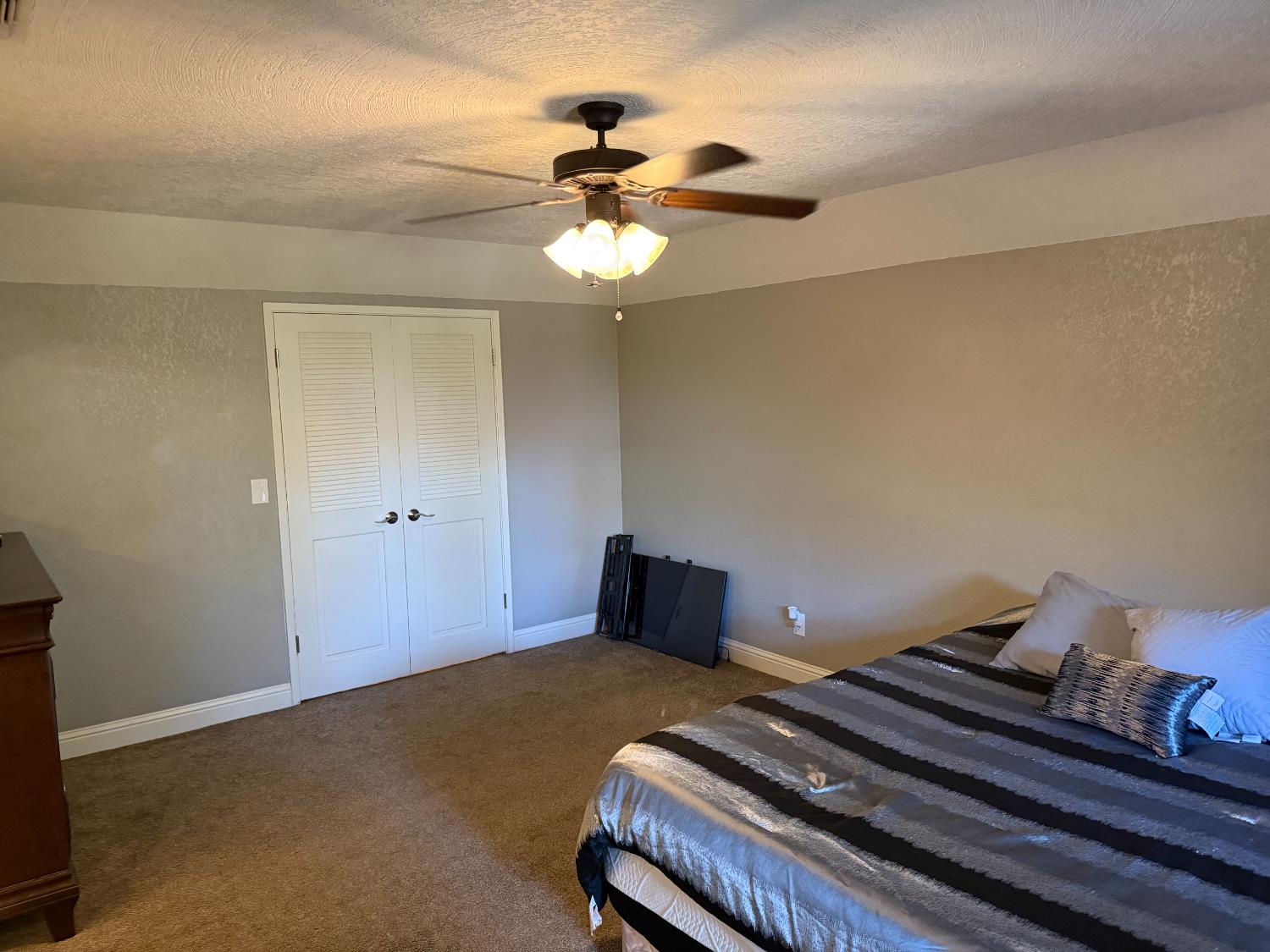 60 Phillip Avenue Clovis, CA 93612 - Photo 7 of 17 a bedroom with bed and window